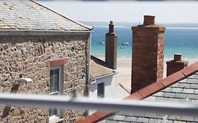 Little Dolly Sea View 2 Bedroom Apartment, St Ives Town, Dog Friendly